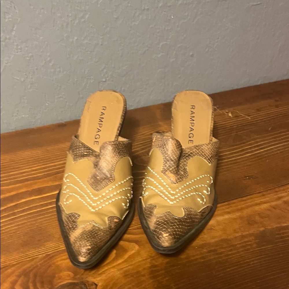 Rampage Women's Snakeskin Tan and Brown Mules